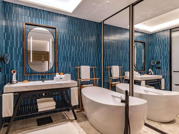 Canopy by Hilton Hangzhou West Lake : photo 6 de la chambre suite lit king-size