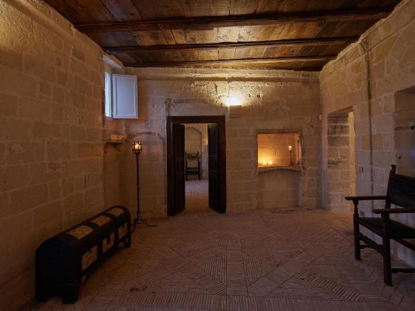 Sextantio Le Grotte Della Civita : photo 10 de la chambre suite familiale avec balcon