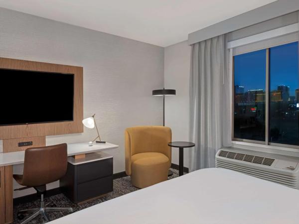DoubleTree by Hilton Las Vegas East Flamingo : photo 6 de la chambre chambre lit king-size