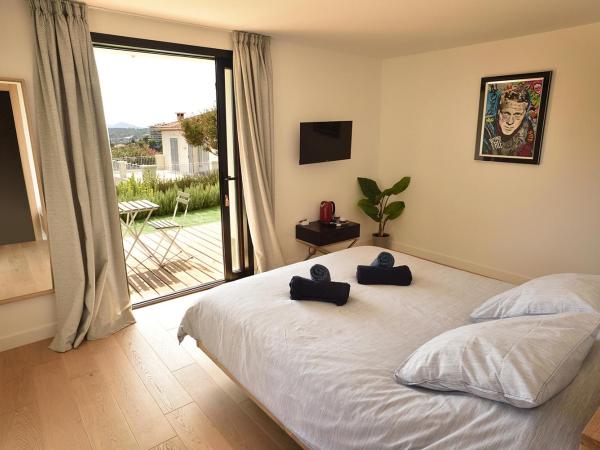 La Villa d'Emma : photo 6 de la chambre chambre double - vue sur mer