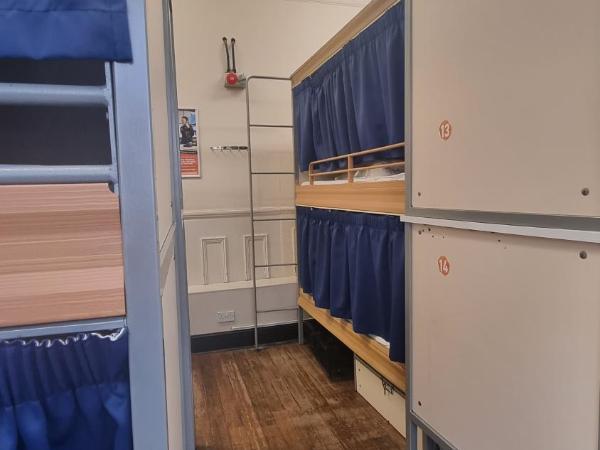 St Christopher's Hammersmith : photo 6 de la chambre lit dans dortoir mixte de 18 lits avec salle de bains commune extérieure