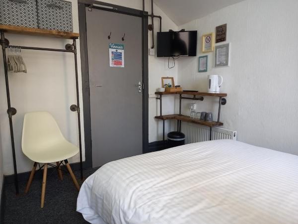 Vinnie's Family Hotel : photo 2 de la chambre chambre double avec salle de bains privative