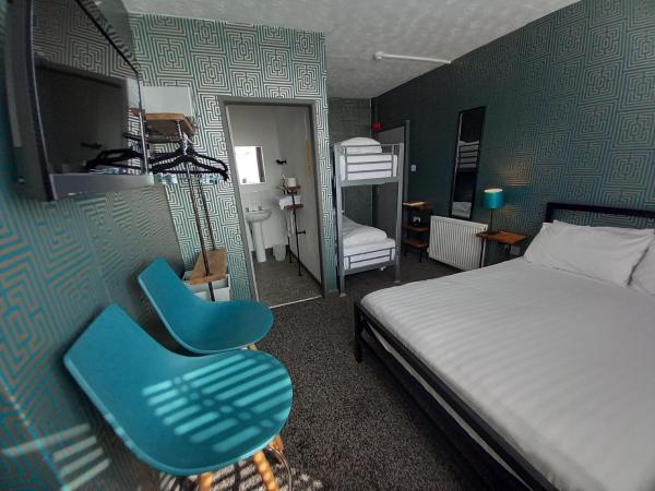 Vinnie's Family Hotel : photo 2 de la chambre chambre quadruple - vue sur mer