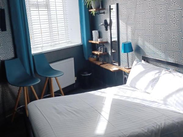 Vinnie's Family Hotel : photo 2 de la chambre chambre double avec salle de bains privative