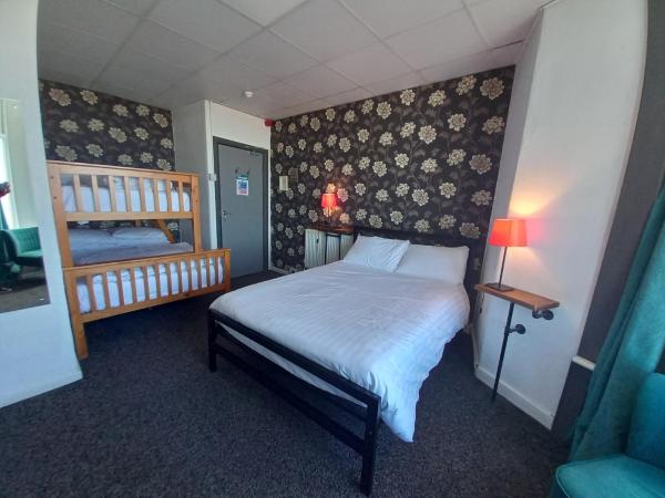 Vinnie's Family Hotel : photo 3 de la chambre chambre familiale - vue sur mer