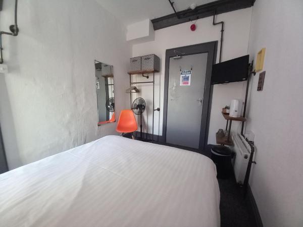 Vinnie's Family Hotel : photo 1 de la chambre chambre double avec salle de bains privative