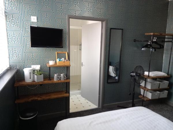 Vinnie's Family Hotel : photo 2 de la chambre chambre double avec salle de bains privative