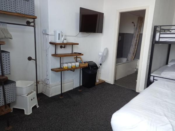 Vinnie's Family Hotel : photo 3 de la chambre chambre quadruple - vue sur mer