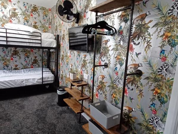 Vinnie's Family Hotel : photo 4 de la chambre suite familiale avec balcon