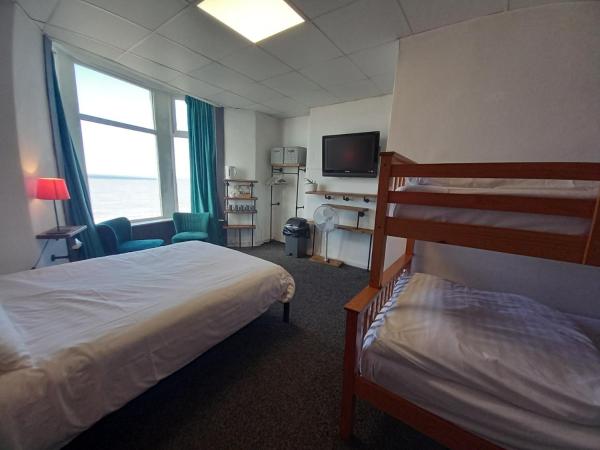 Vinnie's Family Hotel : photo 6 de la chambre chambre familiale - vue sur mer