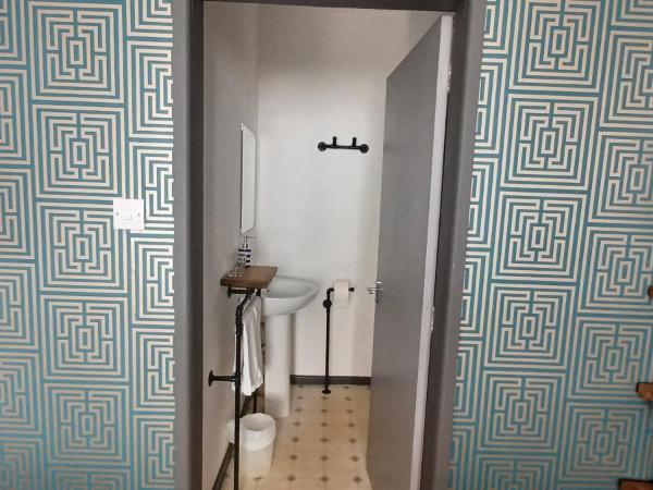 Vinnie's Family Hotel : photo 6 de la chambre chambre double avec salle de bains privative