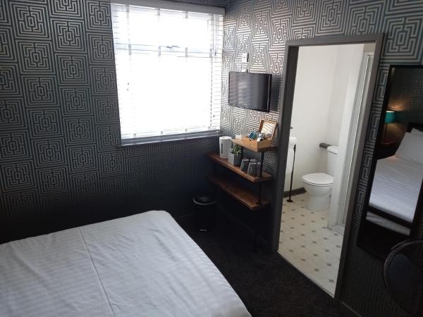 Vinnie's Family Hotel : photo 6 de la chambre chambre double avec salle de bains privative