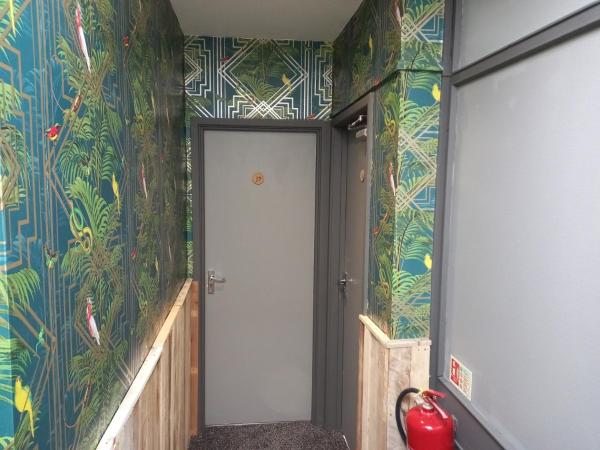 Vinnie's Family Hotel : photo 8 de la chambre chambre double avec salle de bains privative