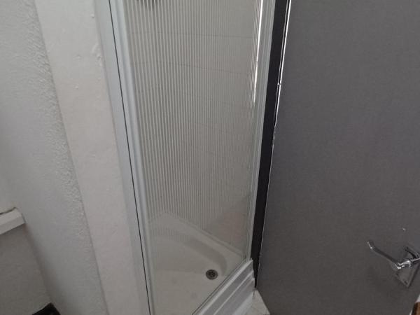 Vinnie's Family Hotel : photo 8 de la chambre chambre double avec salle de bains privative