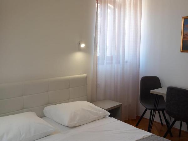 Marjan apartment & rooms : photo 8 de la chambre chambre double avec salle de bains commune