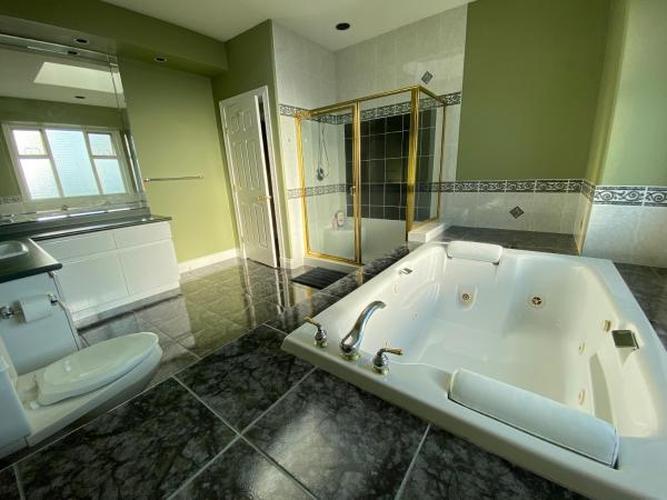 Vancouver Airport Blueberry Manor : photo 1 de la chambre chambre deluxe avec 2 lits queen-size