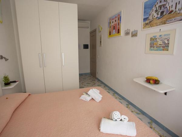 B&B Celestina Ischia : photo 4 de la chambre chambre double