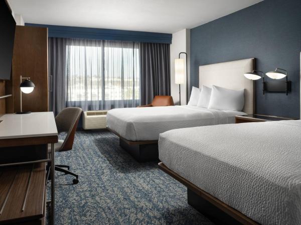 Courtyard by Marriott San Diego Mission Valley/Hotel Circle : photo 1 de la chambre chambre avec 2 grands lits queen-size 