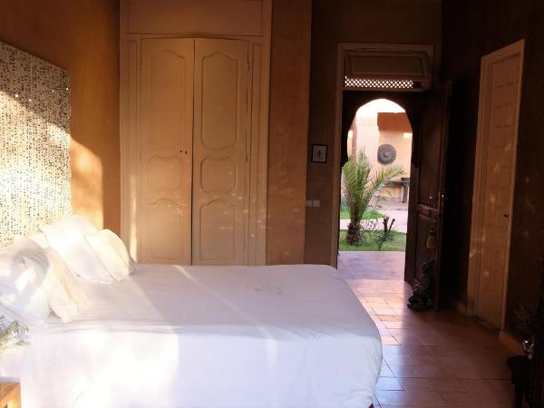 Asnouss : photo 2 de la chambre chambre double deluxe avec douche