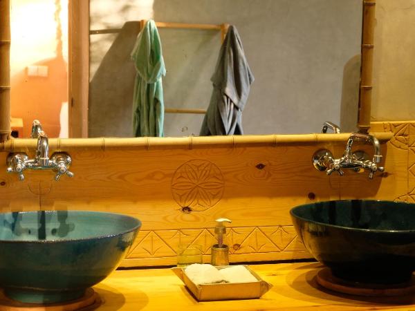 Asnouss : photo 8 de la chambre chambre double deluxe avec douche