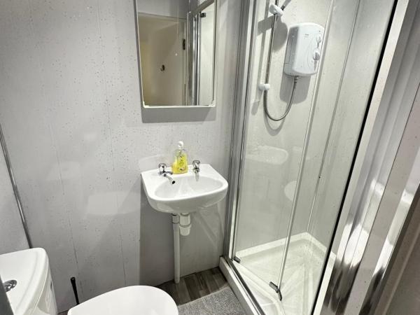 Rangers GuestHouse : photo 1 de la chambre chambre lits jumeaux avec douche