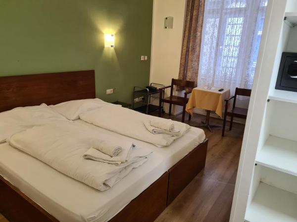 Pension Ani-Falstaff : photo 3 de la chambre chambre double