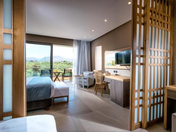 Stella Palace Aqua Park Resort : photo 3 de la chambre suite familiale avec bain à remous