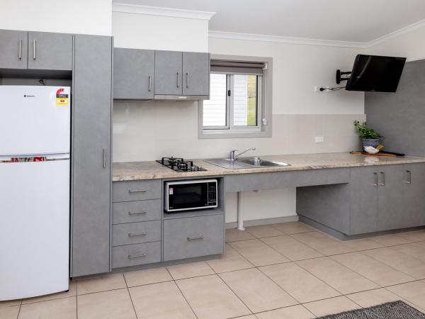 BIG4 Launceston Holiday Park : photo 4 de la chambre villa standard