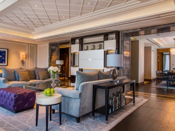 Hilton Istanbul Bomonti : photo 2 de la chambre suite diplomate lit king-size avec accès au salon exécutif