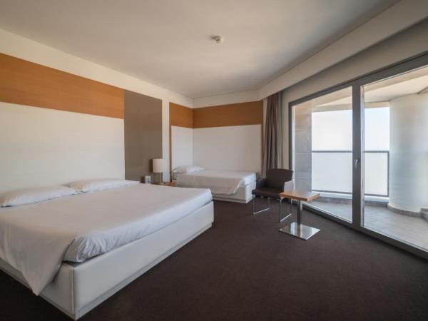 Parco Dei Principi Hotel Congress & SPA : photo 1 de la chambre chambre triple