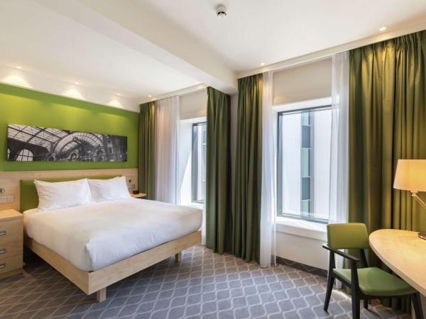 Hampton By Hilton Antwerp Central Station : photo 1 de la chambre chambre lit queen-size