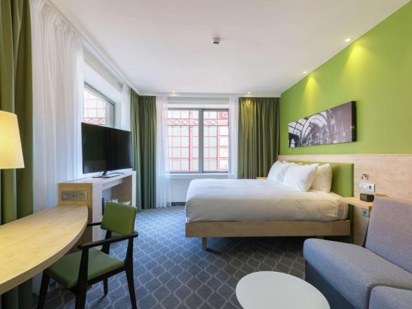 Hampton By Hilton Antwerp Central Station : photo 3 de la chambre chambre lit king-size avec canapé-lit