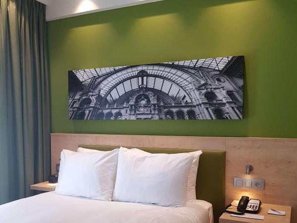 Hampton By Hilton Antwerp Central Station : photo 2 de la chambre chambre lit king-size - accessible aux personnes à mobilité réduite