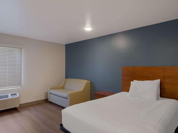 WoodSpring Suites Jacksonville I-295 East : photo 1 de la chambre chambre double standard avec canapé - non-fumeurs
