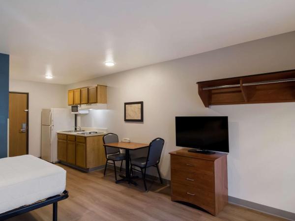 WoodSpring Suites Jacksonville I-295 East : photo 3 de la chambre chambre double standard avec canapé - non-fumeurs