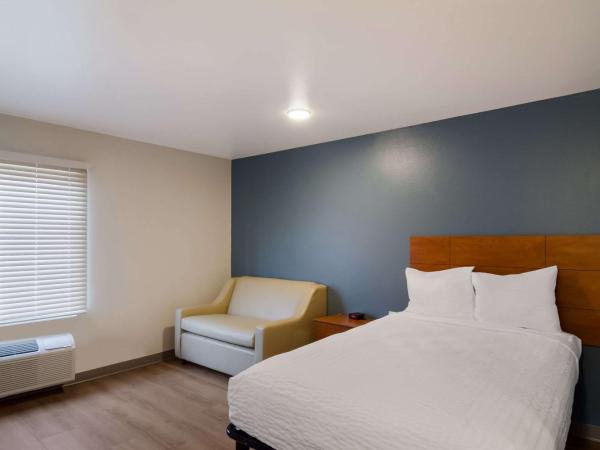 WoodSpring Suites Jacksonville I-295 East : photo 1 de la chambre standard double room with sofa and tub - disability access/non-smoking
