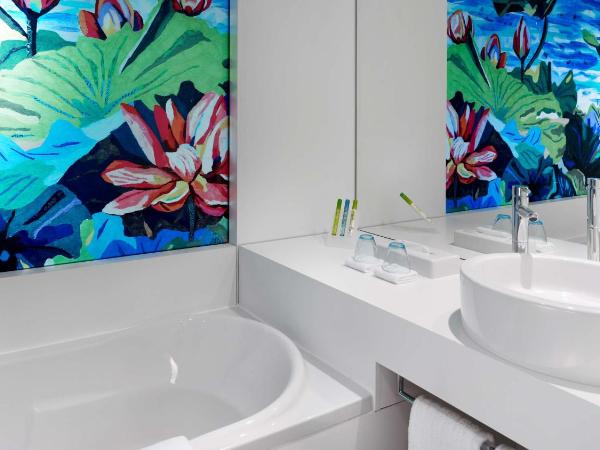 art'otel cologne, Powered by Radisson Hotels : photo 5 de la chambre chambre d'angle artistique