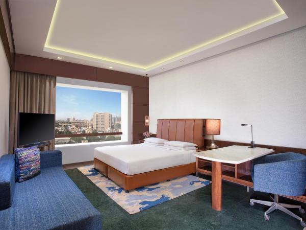 Hyatt Regency Chennai : photo 1 de la chambre chambre lit king-size - vue sur piscine