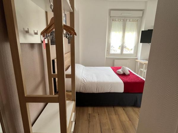 Hôtel Agena : photo 3 de la chambre chambre familiale (2 adultes + 1 enfant)