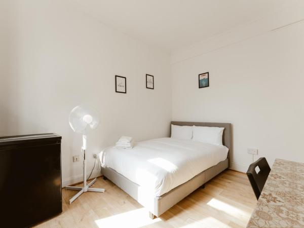 Leyton Comfy Double rooms -50 : photo 3 de la chambre chambre double avec salle de bains commune