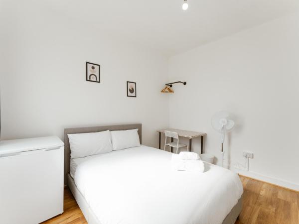 Leyton Comfy Double rooms -50 : photo 4 de la chambre chambre double avec salle de bains commune