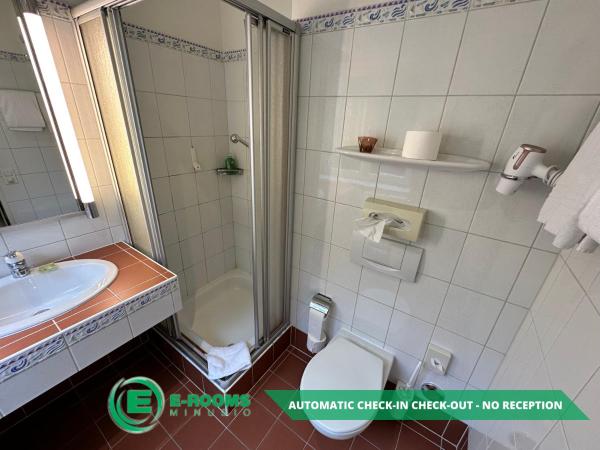 E-Rooms Minusio : photo 3 de la chambre chambre lits jumeaux