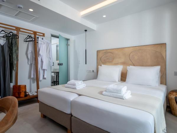 Mika Villas & Suites : photo 10 de la chambre villa avec piscine privée