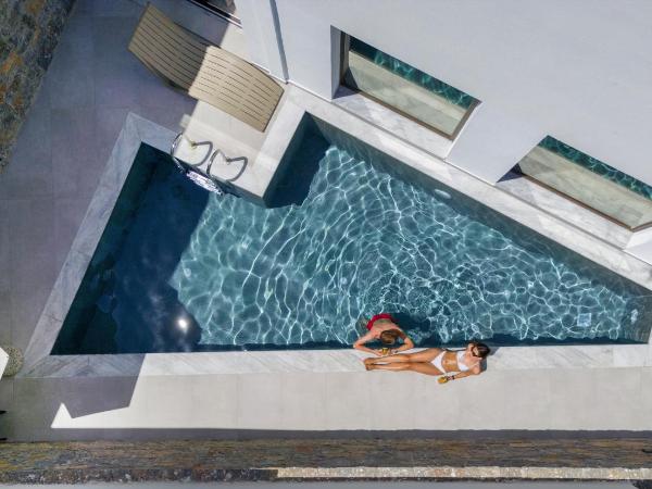 Mika Villas & Suites : photo 1 de la chambre villa avec piscine privée