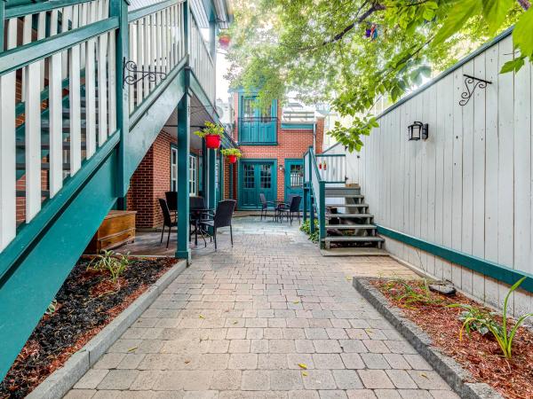 Beautiful Vieux 2 Bedroom Apt : photo 2 de la chambre appartement