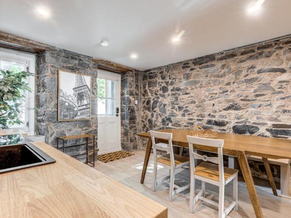 Beautiful Vieux 2 Bedroom Apt : photo 3 de la chambre appartement