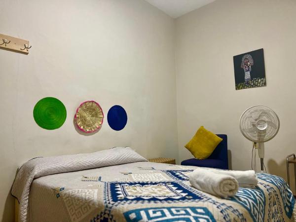 CASA CEMPOAL : photo 3 de la chambre chambre double avec salle de bains commune