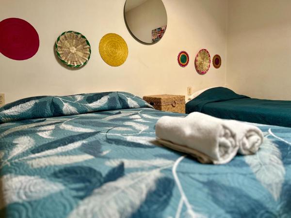 CASA CEMPOAL : photo 3 de la chambre chambre triple avec salle de bains commune