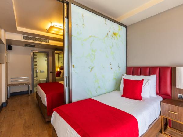 Ramada By Wyndham Istanbul Pera Taksim : photo 3 de la chambre suite 2 chambres