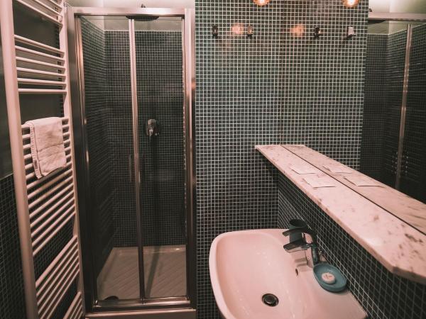 Affittacamere Il Portico : photo 6 de la chambre chambre double deluxe avec baignoire